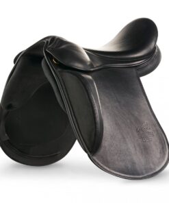 Mediumdjup sadel med bra stöd.